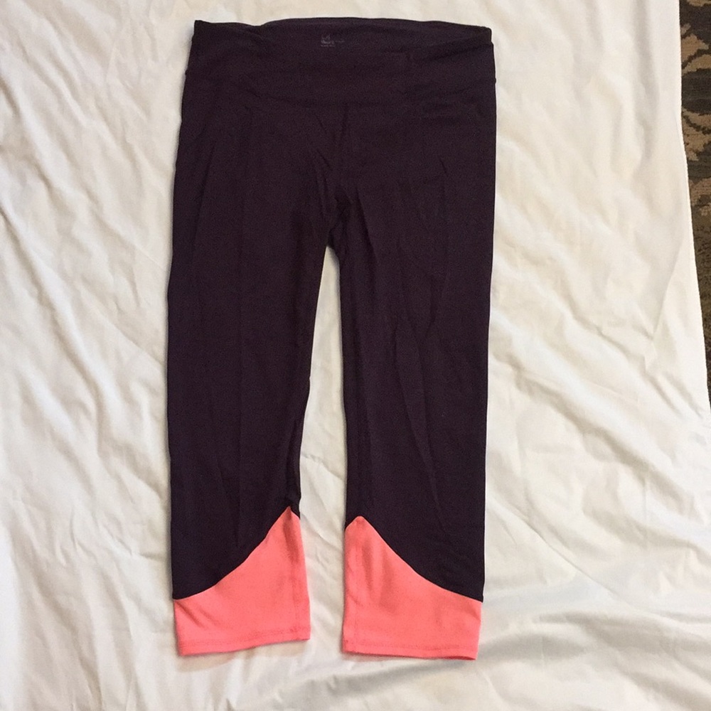 Gap-fit workout capri leggings, size medium